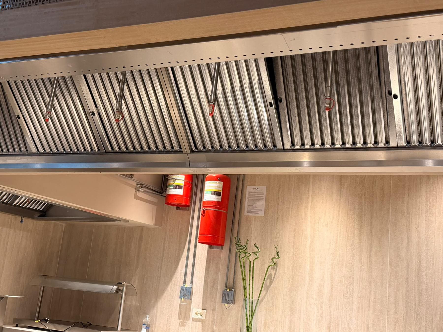 Cocina kökssläcksystem med behållare och teknisk installation